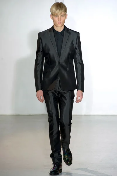 Look 30